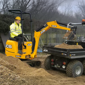 Noleggio miniescavatore compatto a Treviso: JCB 8008 CTS